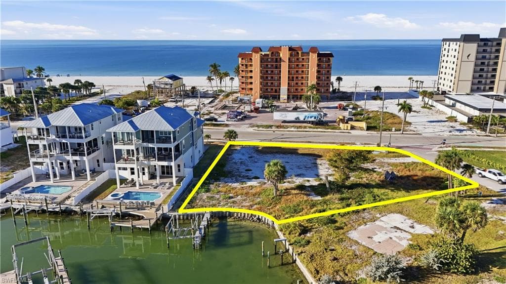 601 Estero BLVD-12