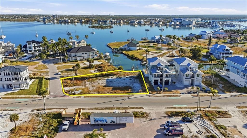 601 Estero BLVD-15
