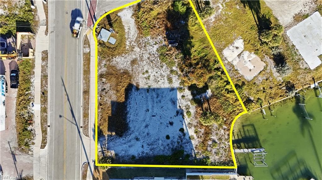601 Estero BLVD-13