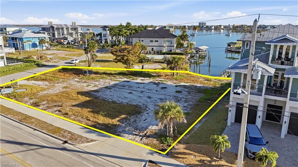 601 Estero BLVD-17