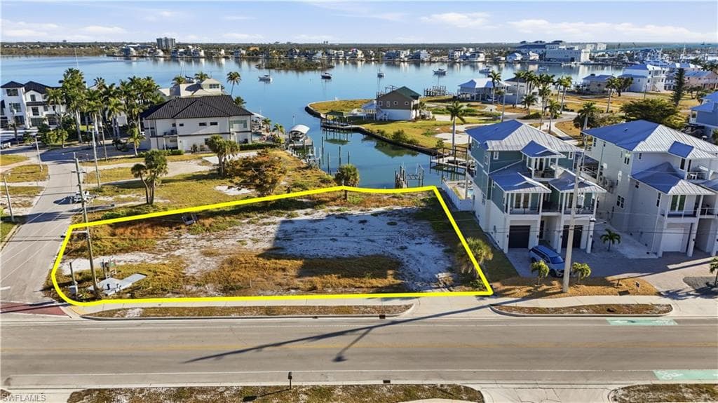 601 Estero BLVD-18
