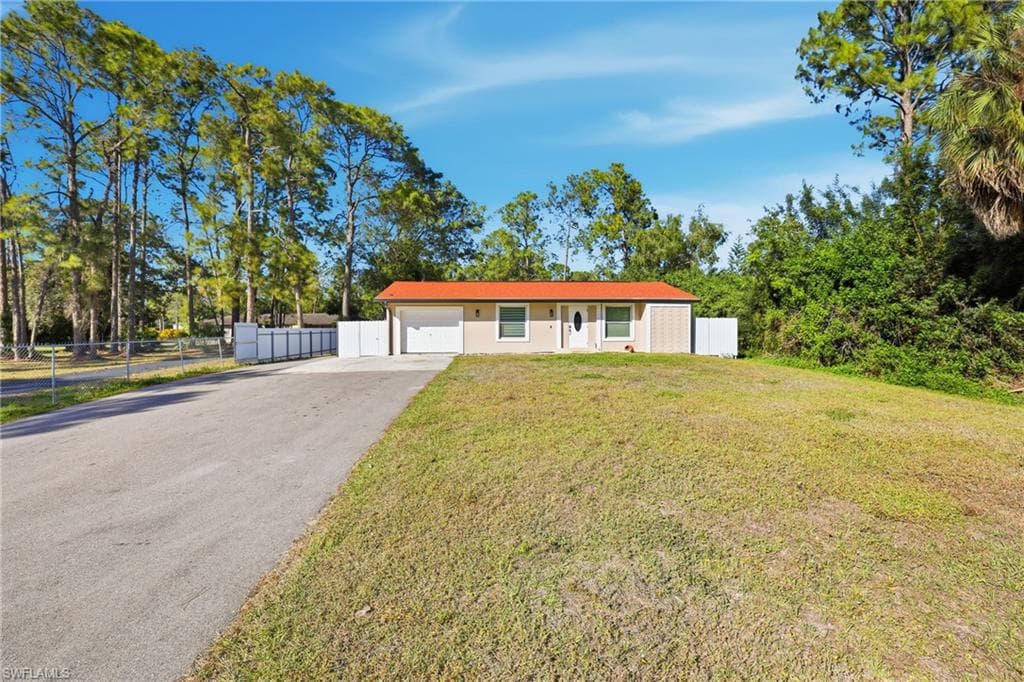 6005 Star Grass LN, NAPLES FL 34116-2