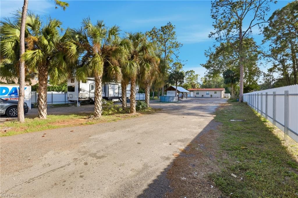 6005 Star Grass LN, NAPLES FL 34116-36