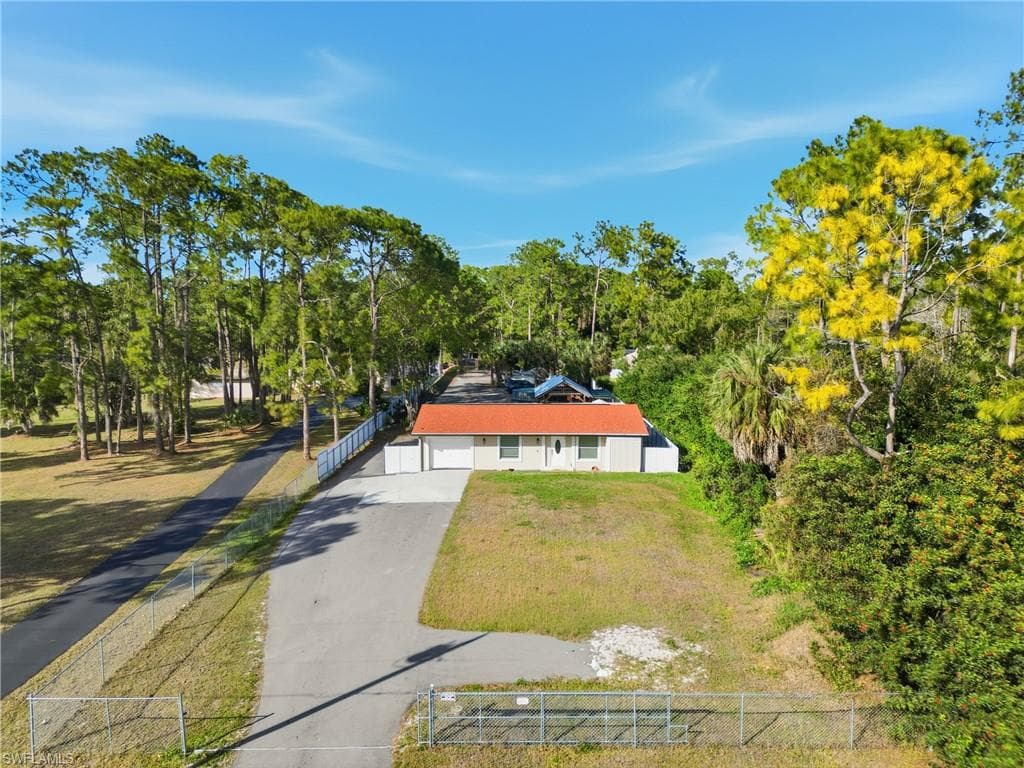6005 Star Grass LN, NAPLES FL 34116-38