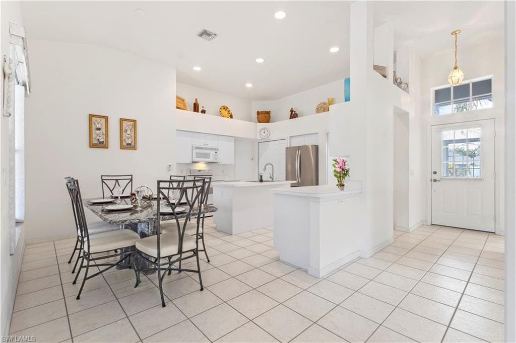 3650 Sunland LN-6