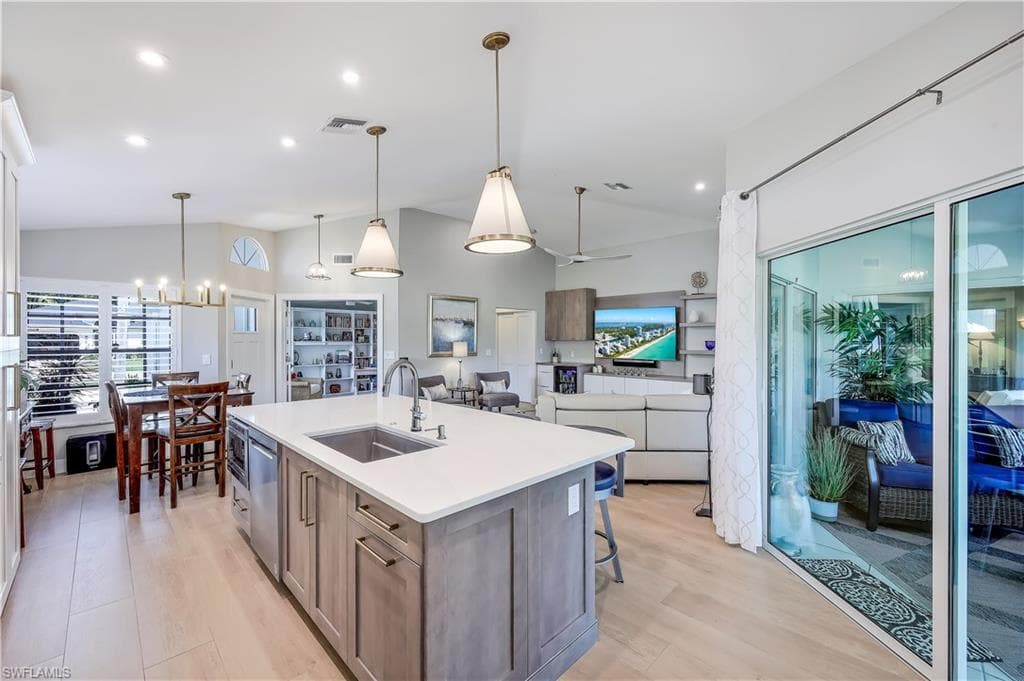 20822 Country Barn DR, ESTERO FL 33928-9