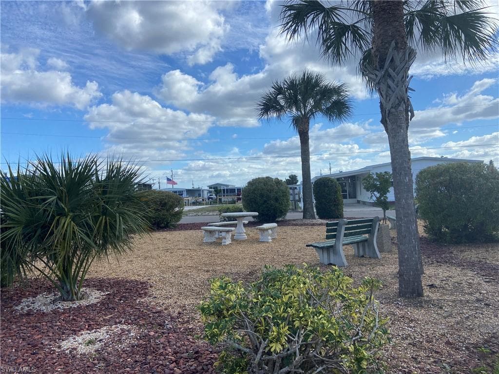 5517 Salem LN, NORTH FORT MYERS FL 33917-18