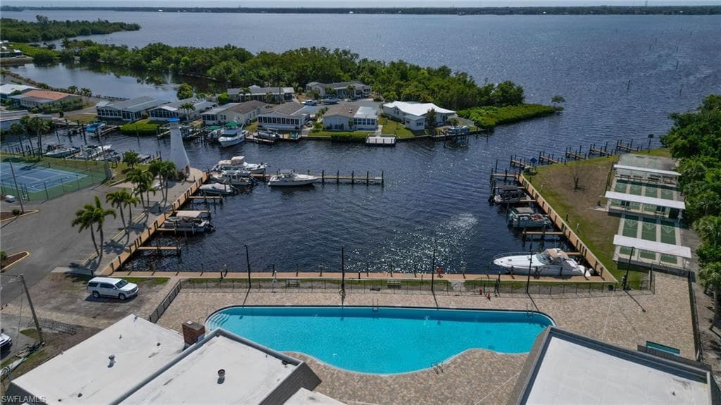 5517 Salem LN, NORTH FORT MYERS FL 33917-36
