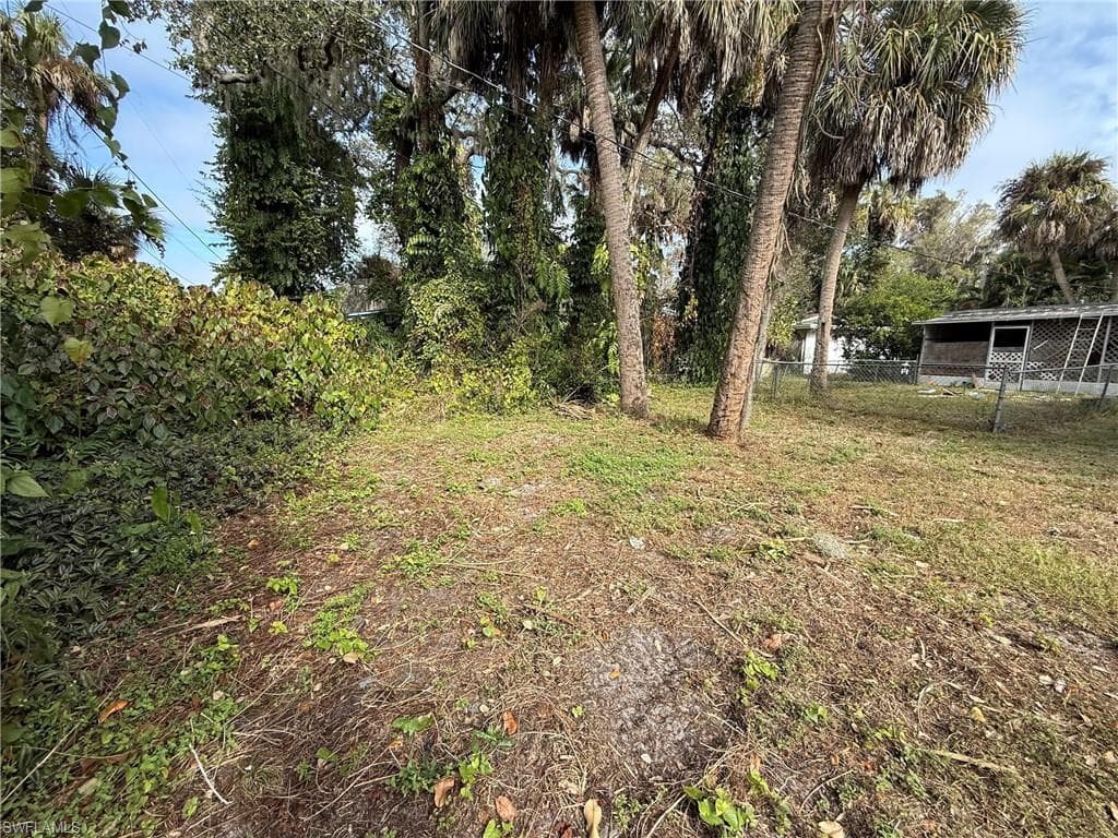 244 Labelle AVE-16