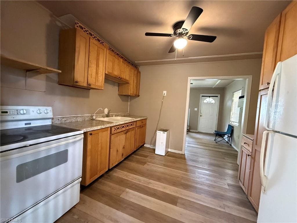 244 Labelle AVE-11