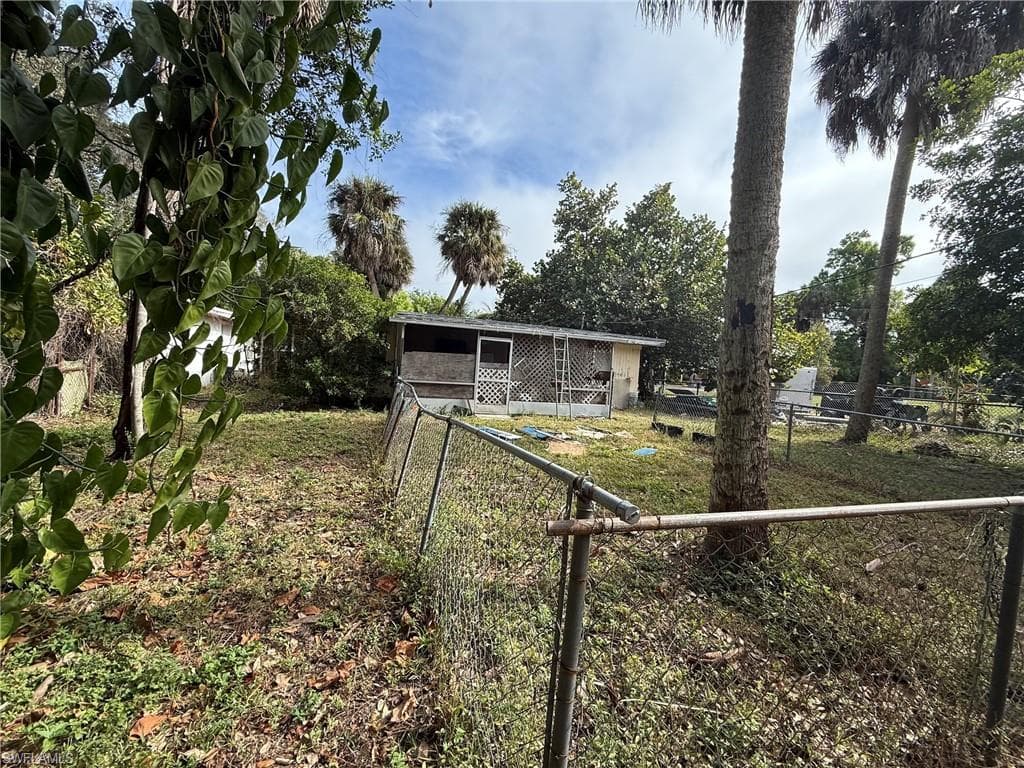 244 Labelle AVE-17