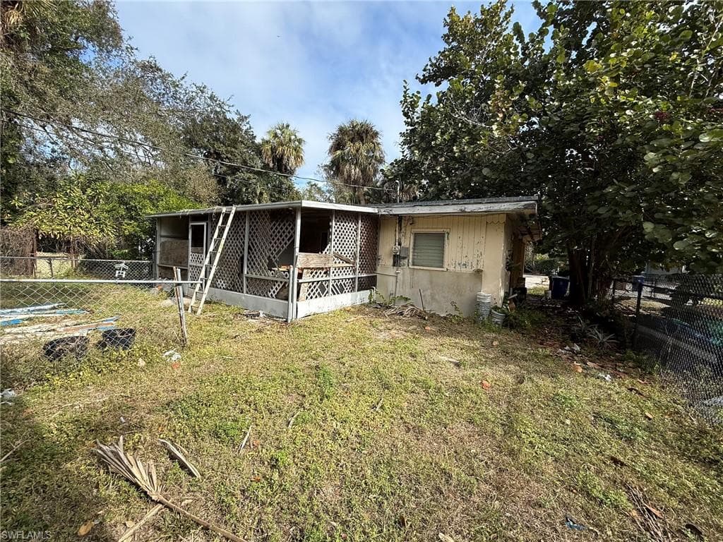 244 Labelle AVE-18