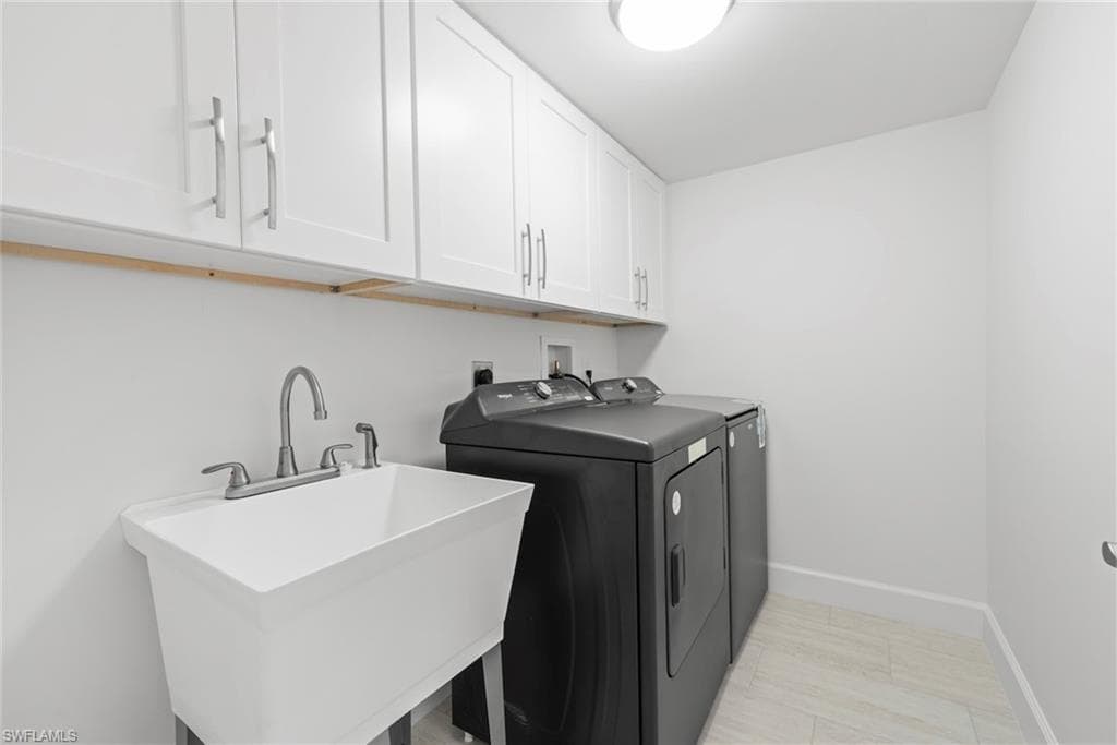 736 Donax ST, SANIBEL FL 33957-25