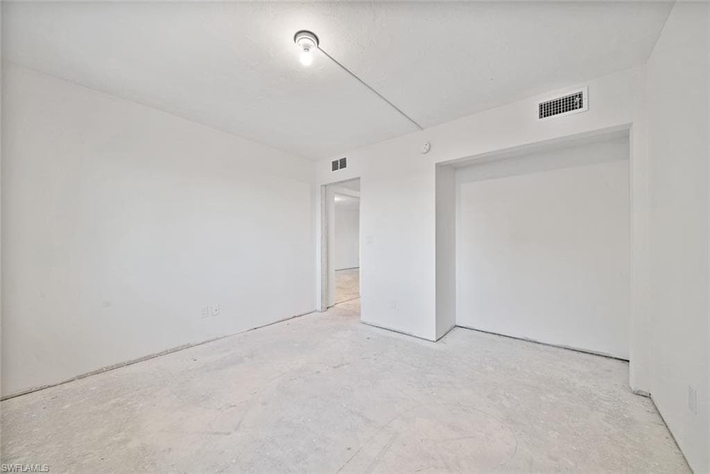 2737 W Gulf DR # 122, SANIBEL FL 33957-17
