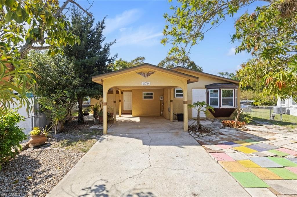 579 13th ST N, NAPLES FL 34102-4