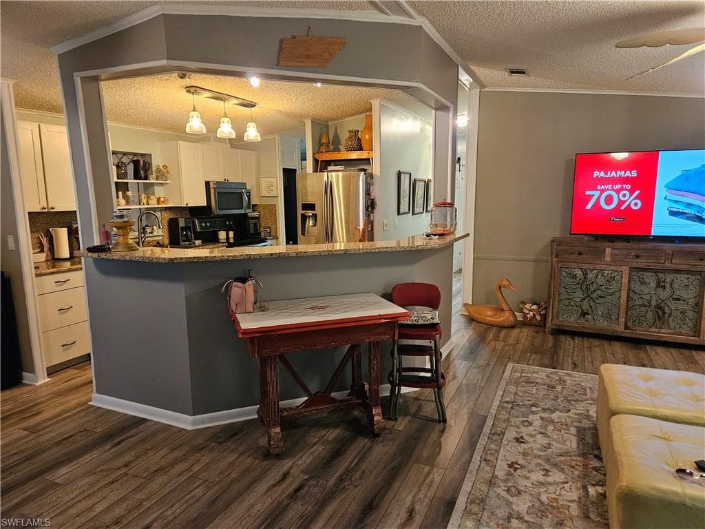 14 Peridot AVE 14PT-6