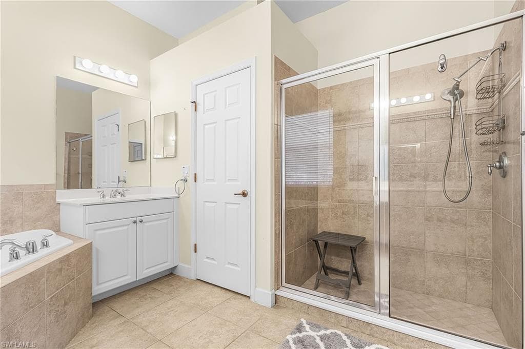 3811 Lakeview Isle CT-22