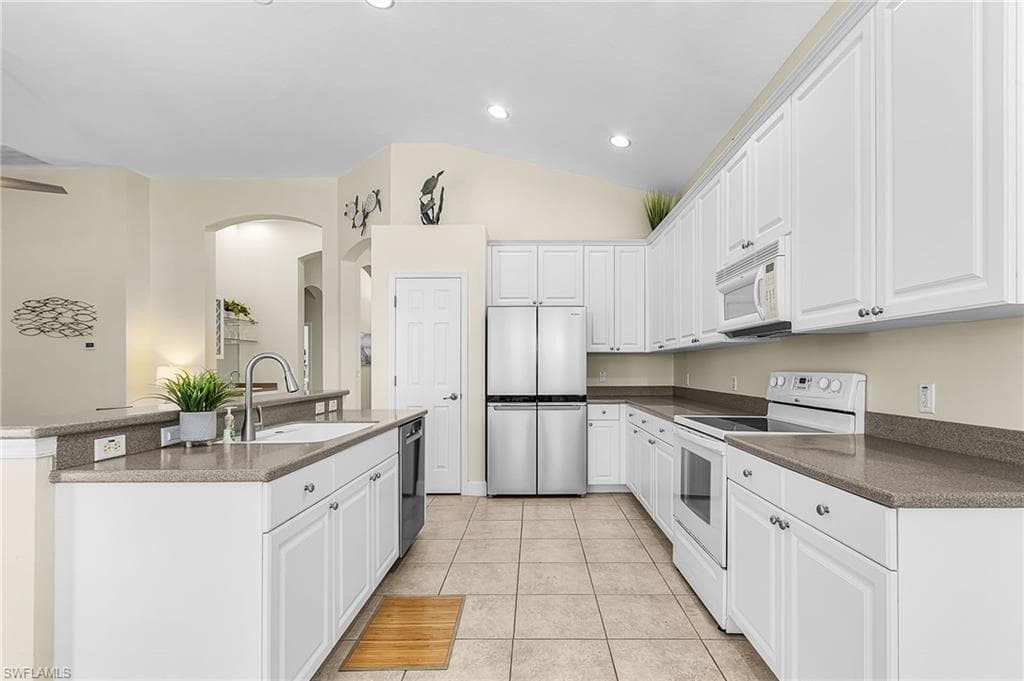 3811 Lakeview Isle CT-10