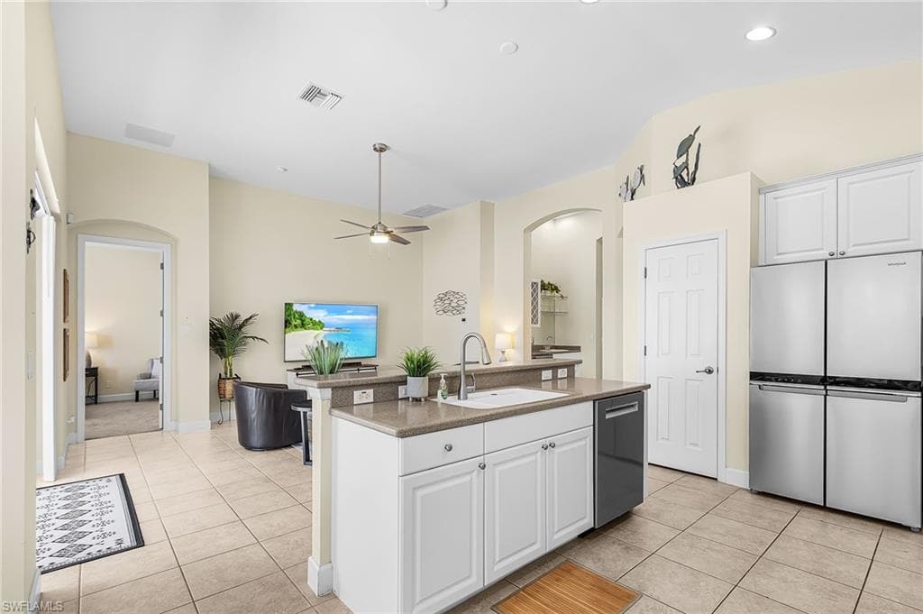 3811 Lakeview Isle CT-11