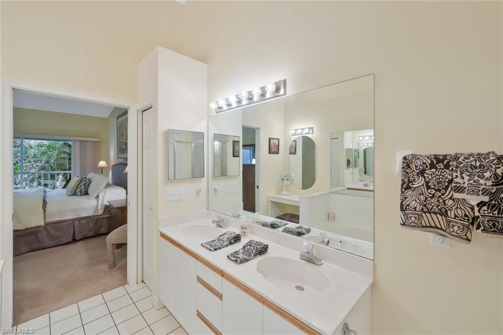 2305 Hidden Lake DR # 3704, NAPLES FL 34112-17