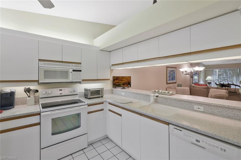 2305 Hidden Lake DR # 3704, NAPLES FL 34112-7