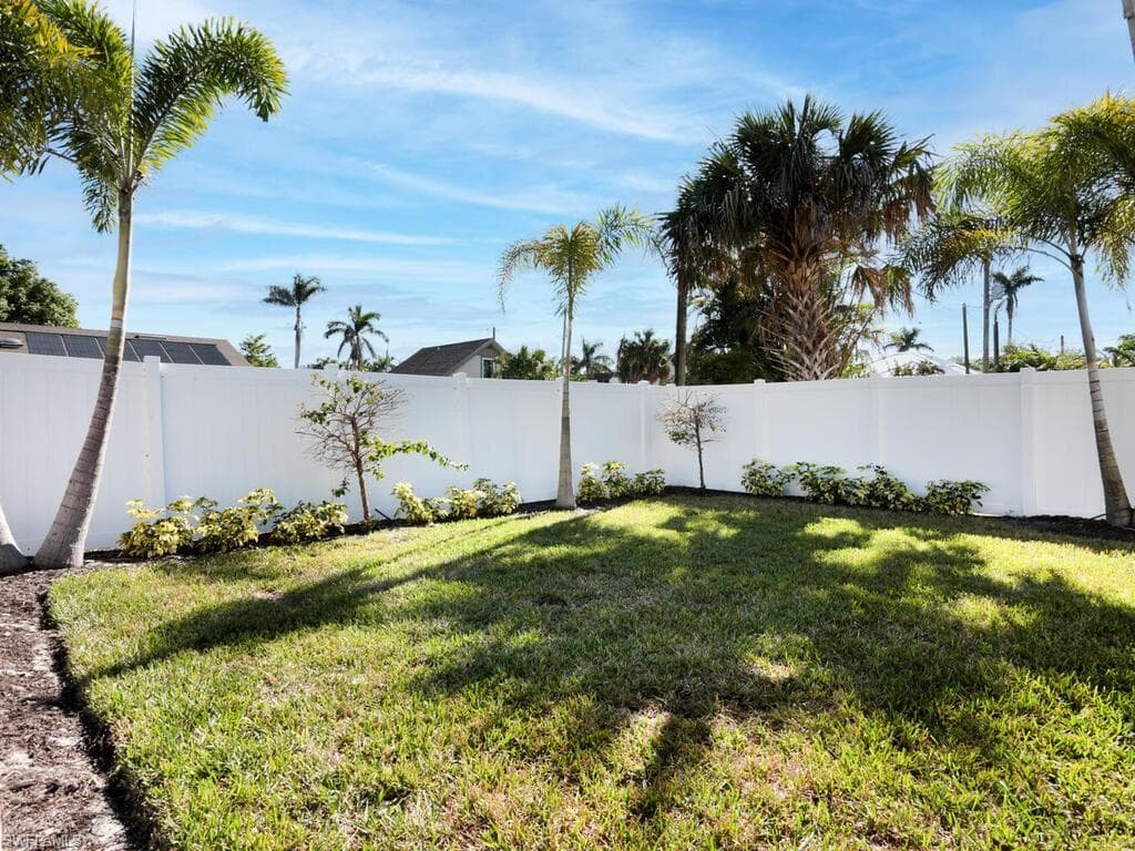 784 11th ST N, NAPLES FL 34102-27