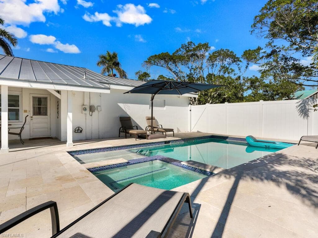 784 11th ST N, NAPLES FL 34102-29