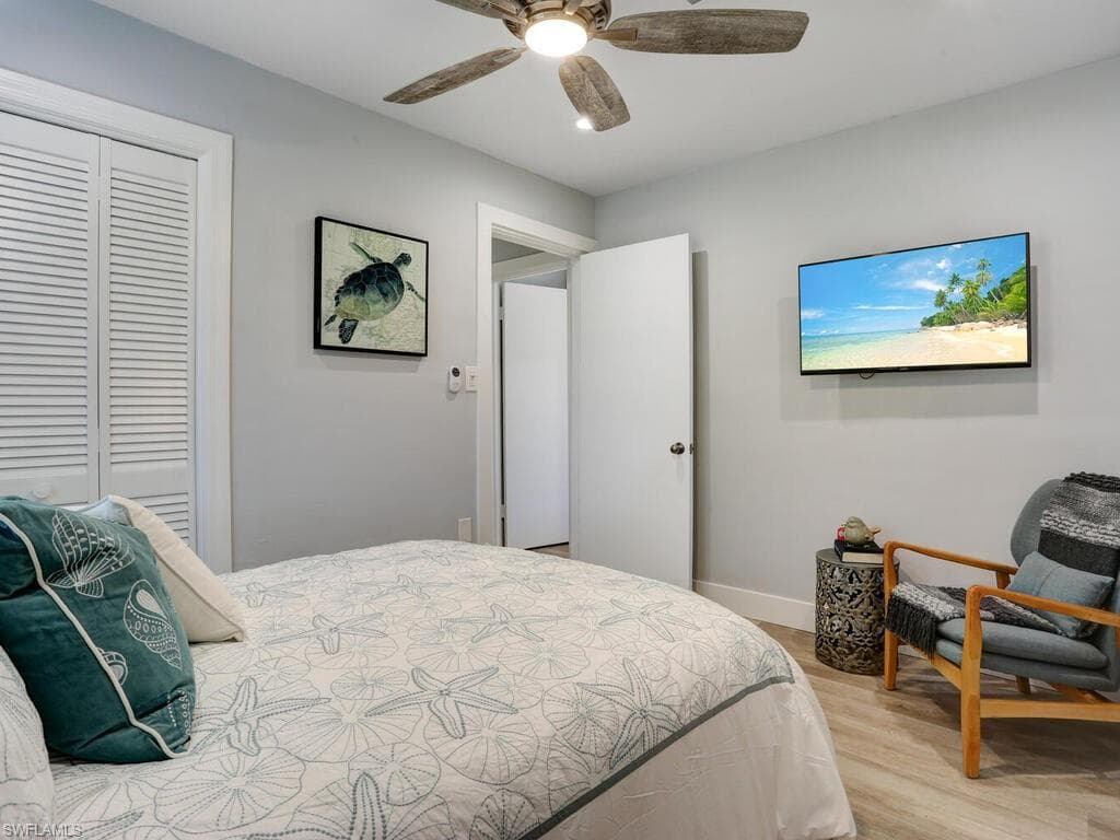 1014 Broad AVE N, NAPLES FL 34102-22