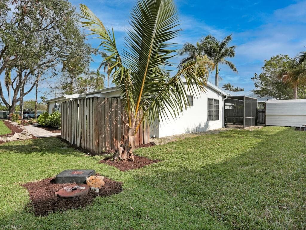 1014 Broad AVE N, NAPLES FL 34102-6