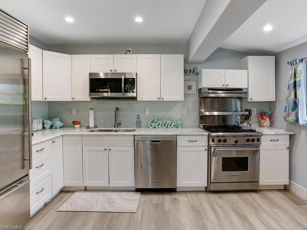 1014 Broad AVE N, NAPLES FL 34102-8