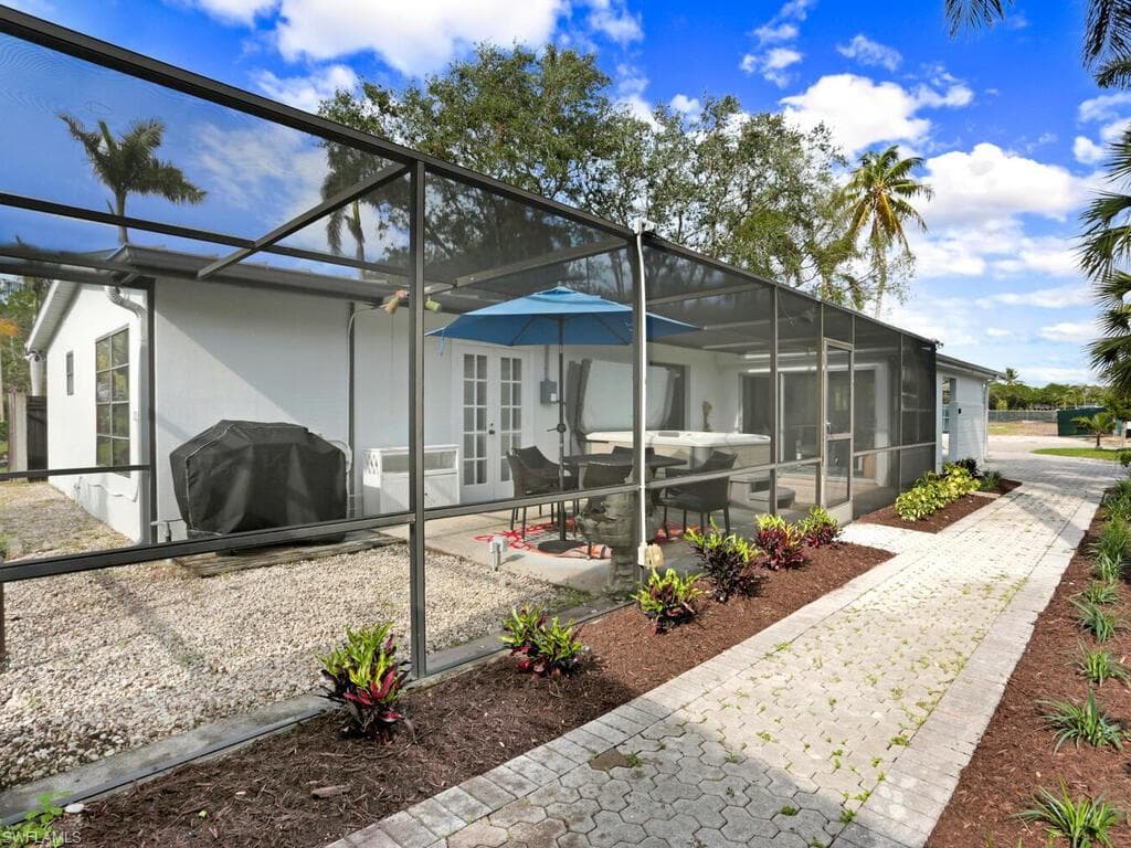1014 Broad AVE N, NAPLES FL 34102-29