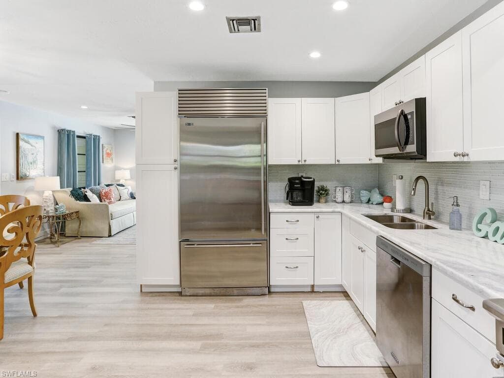 1014 Broad AVE N, NAPLES FL 34102-9