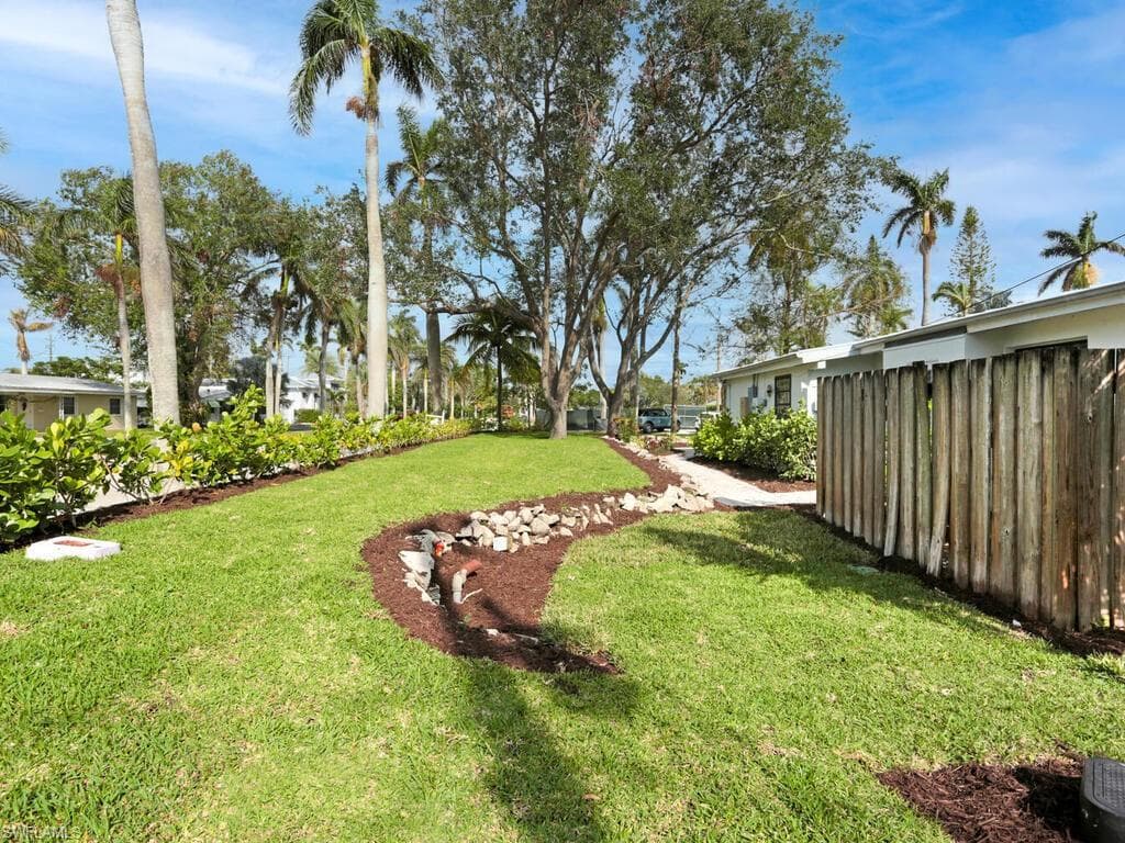 1014 Broad AVE N, NAPLES FL 34102-32