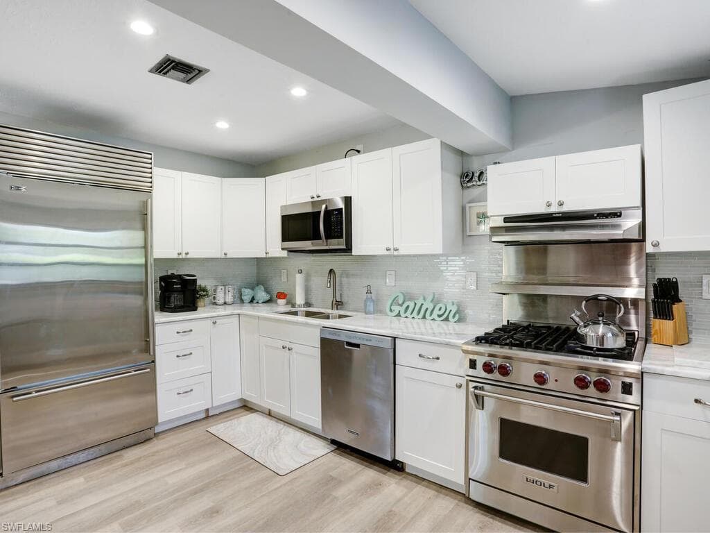 1014 Broad AVE N, NAPLES FL 34102-10