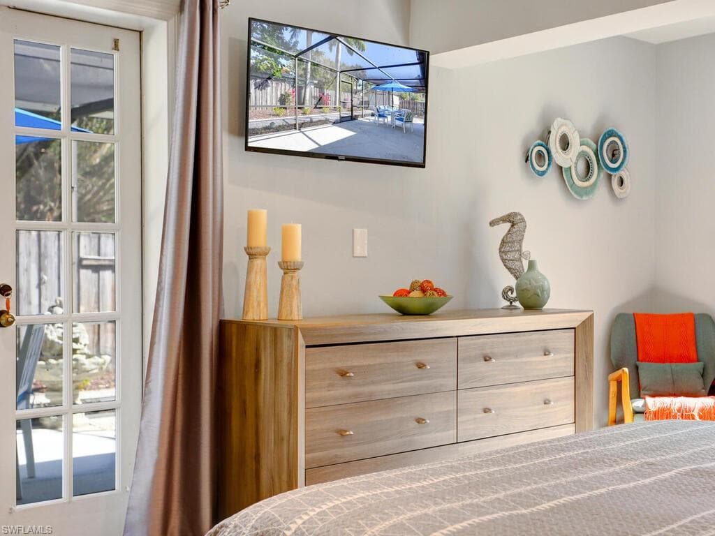 1014 Broad AVE N, NAPLES FL 34102-18
