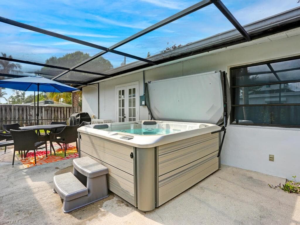 1014 Broad AVE N, NAPLES FL 34102-28