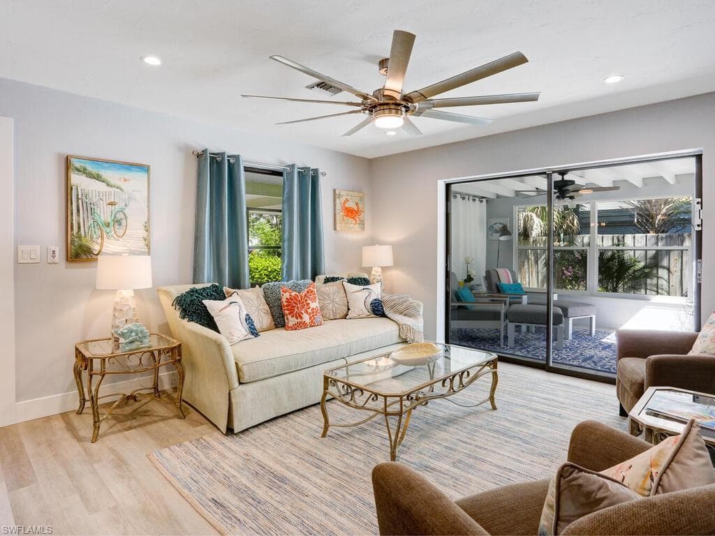 1014 Broad AVE N, NAPLES FL 34102-3