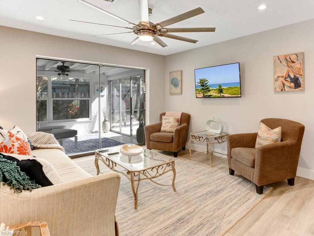 1014 Broad AVE N, NAPLES FL 34102-7