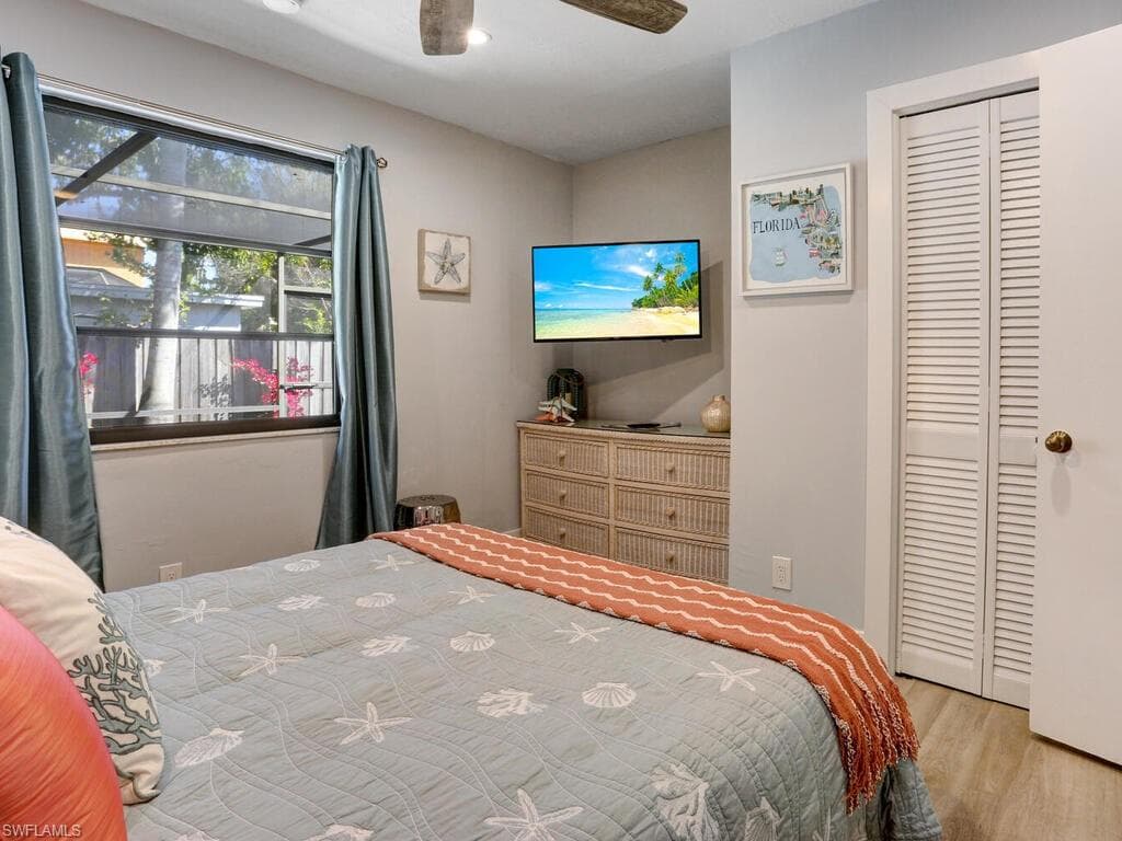 1014 Broad AVE N, NAPLES FL 34102-20