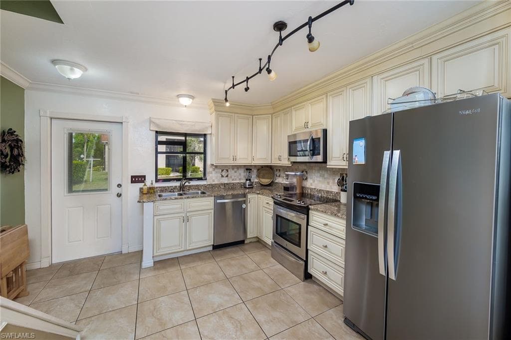 9639 Eaton Gardens LN # 3, FORT MYERS FL 33919-5