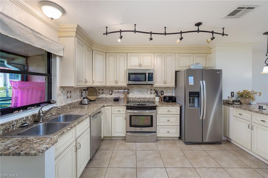 9639 Eaton Gardens LN # 3, FORT MYERS FL 33919-6