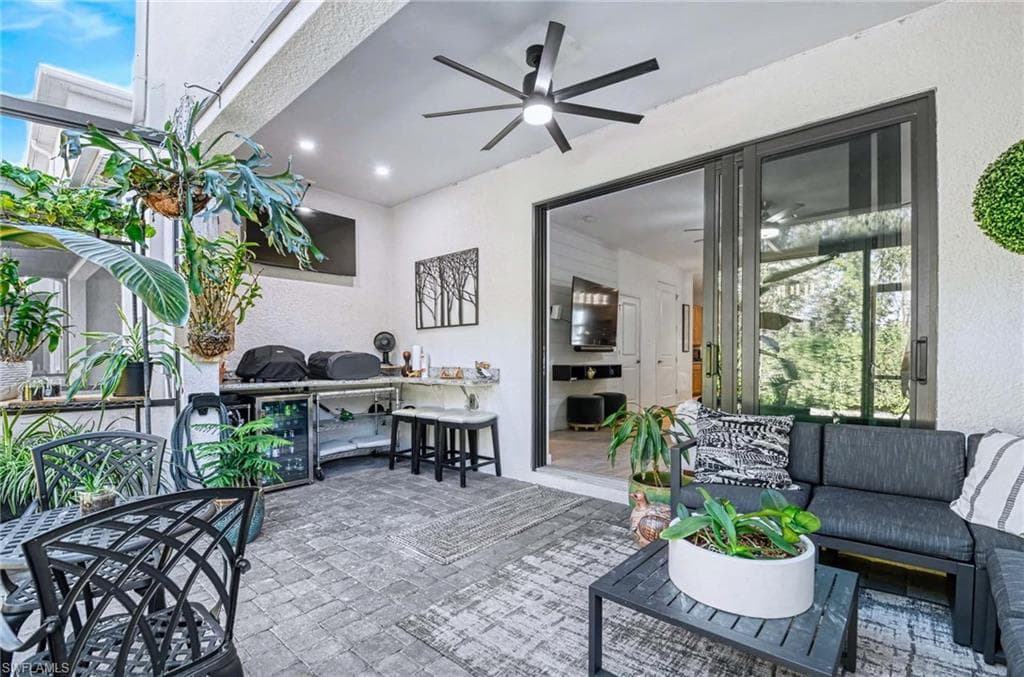 13045 Pembroke DR, NAPLES FL 34105-22