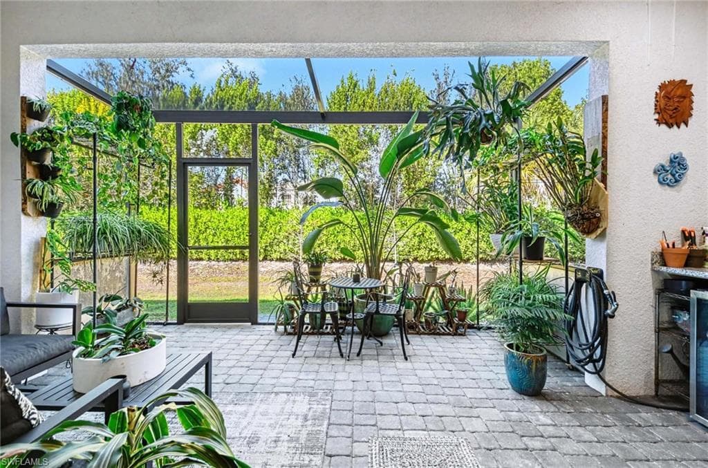 13045 Pembroke DR, NAPLES FL 34105-2