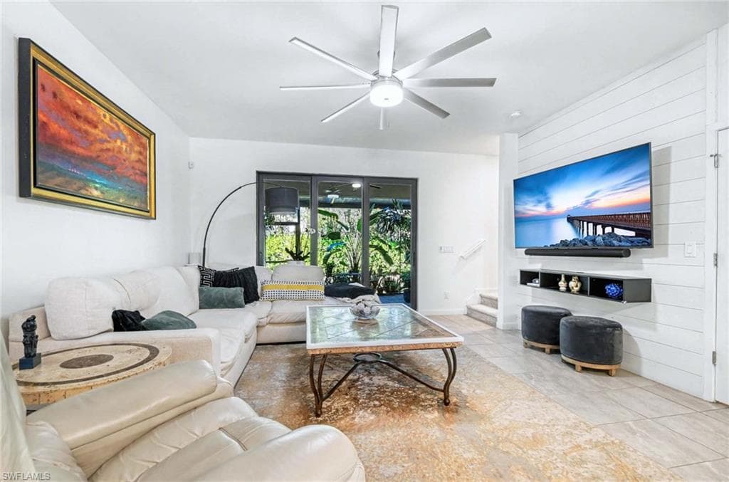 13045 Pembroke DR, NAPLES FL 34105-8