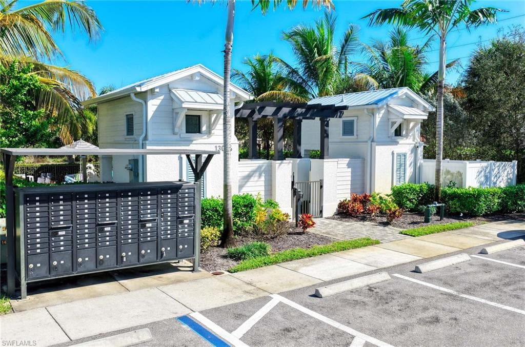 13045 Pembroke DR, NAPLES FL 34105-29