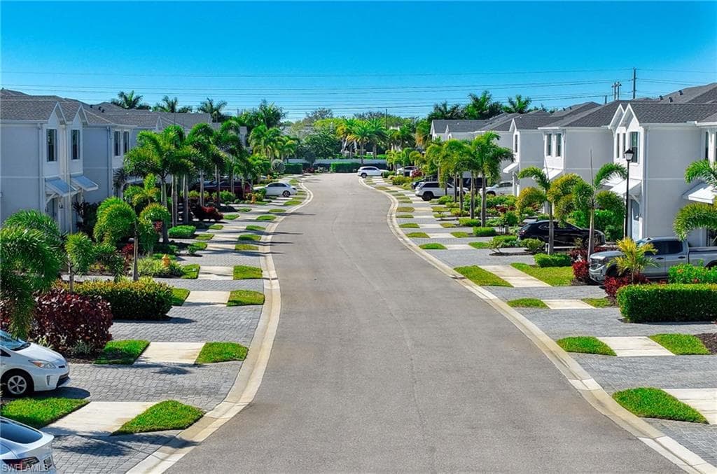 13045 Pembroke DR, NAPLES FL 34105-28