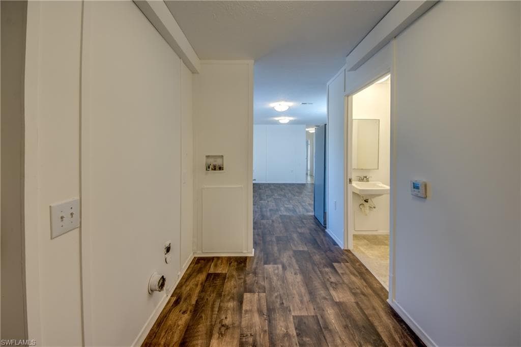 7711 Suncoast DR, NORTH FORT MYERS FL 33917-12