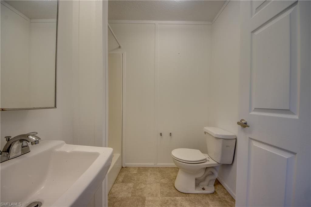 7711 Suncoast DR, NORTH FORT MYERS FL 33917-16