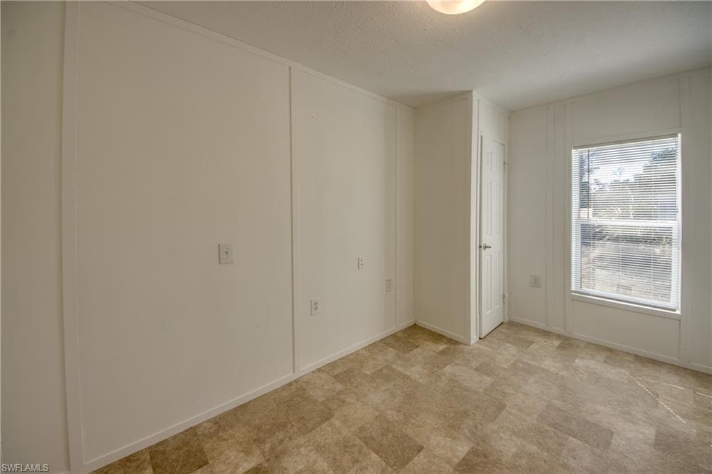 7711 Suncoast DR, NORTH FORT MYERS FL 33917-15