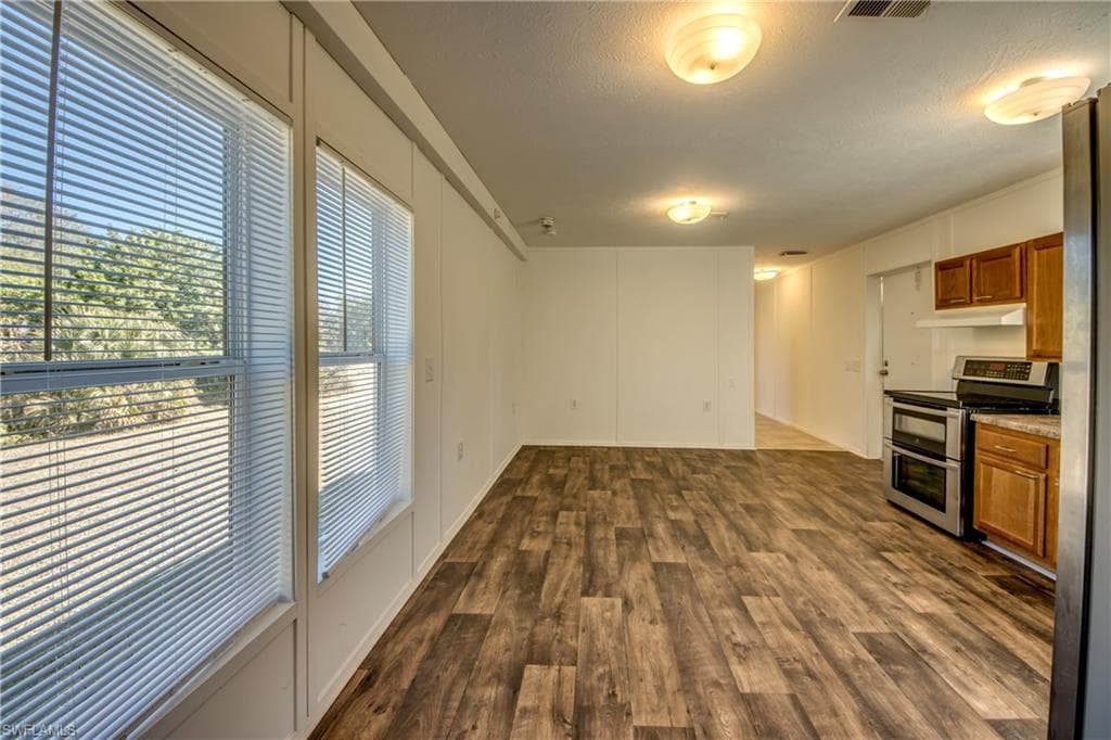 7711 Suncoast DR, NORTH FORT MYERS FL 33917-11